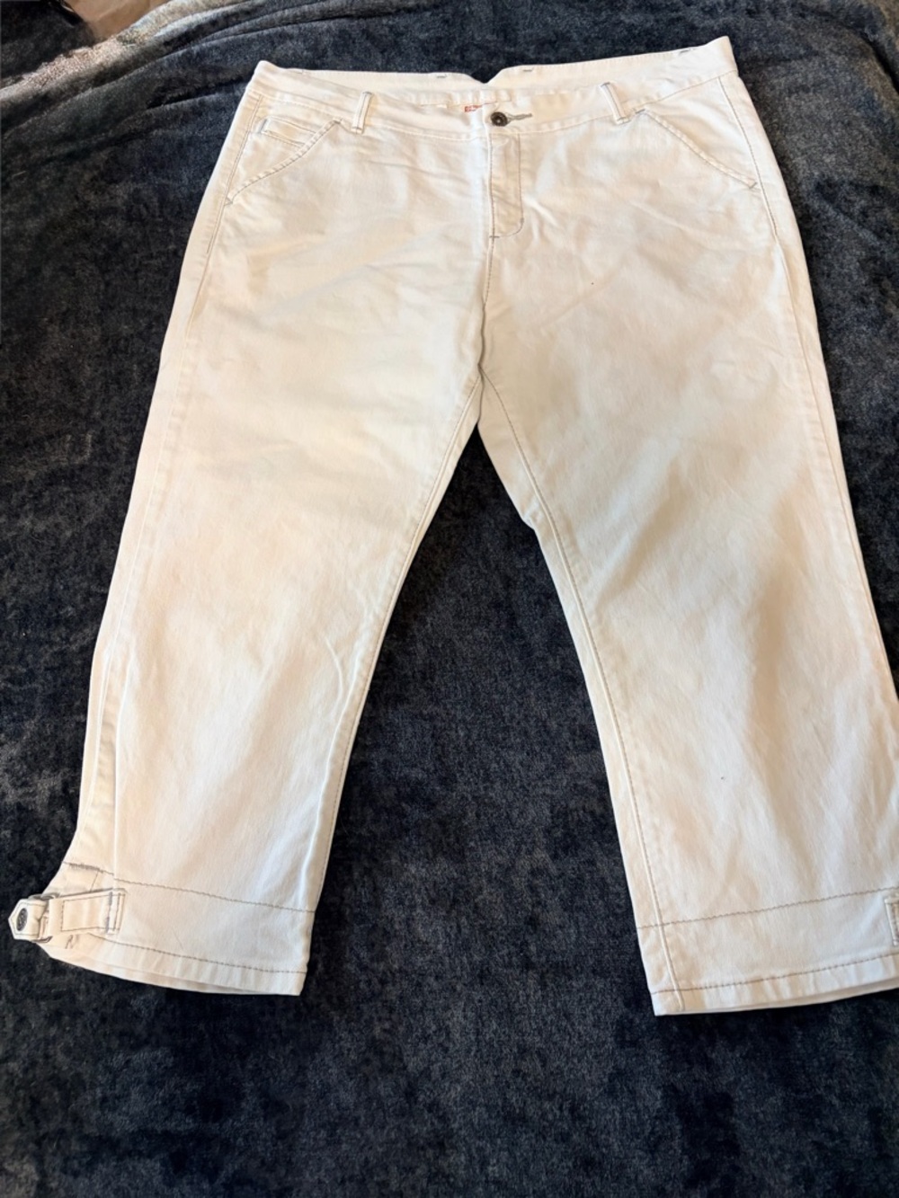 Levi's Cream Ankle-Length Cropped Jeans